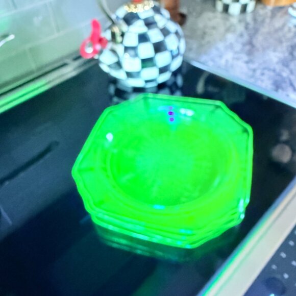 4 Uranium/Vaseline Depression Glass dinner plates 1930's Anchor Hocking - Picture 15 of 17